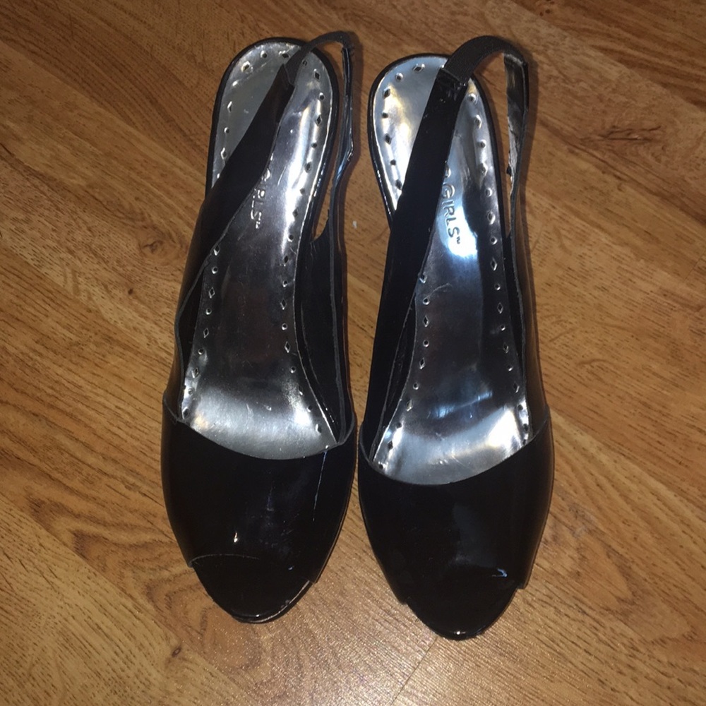 Black platforms